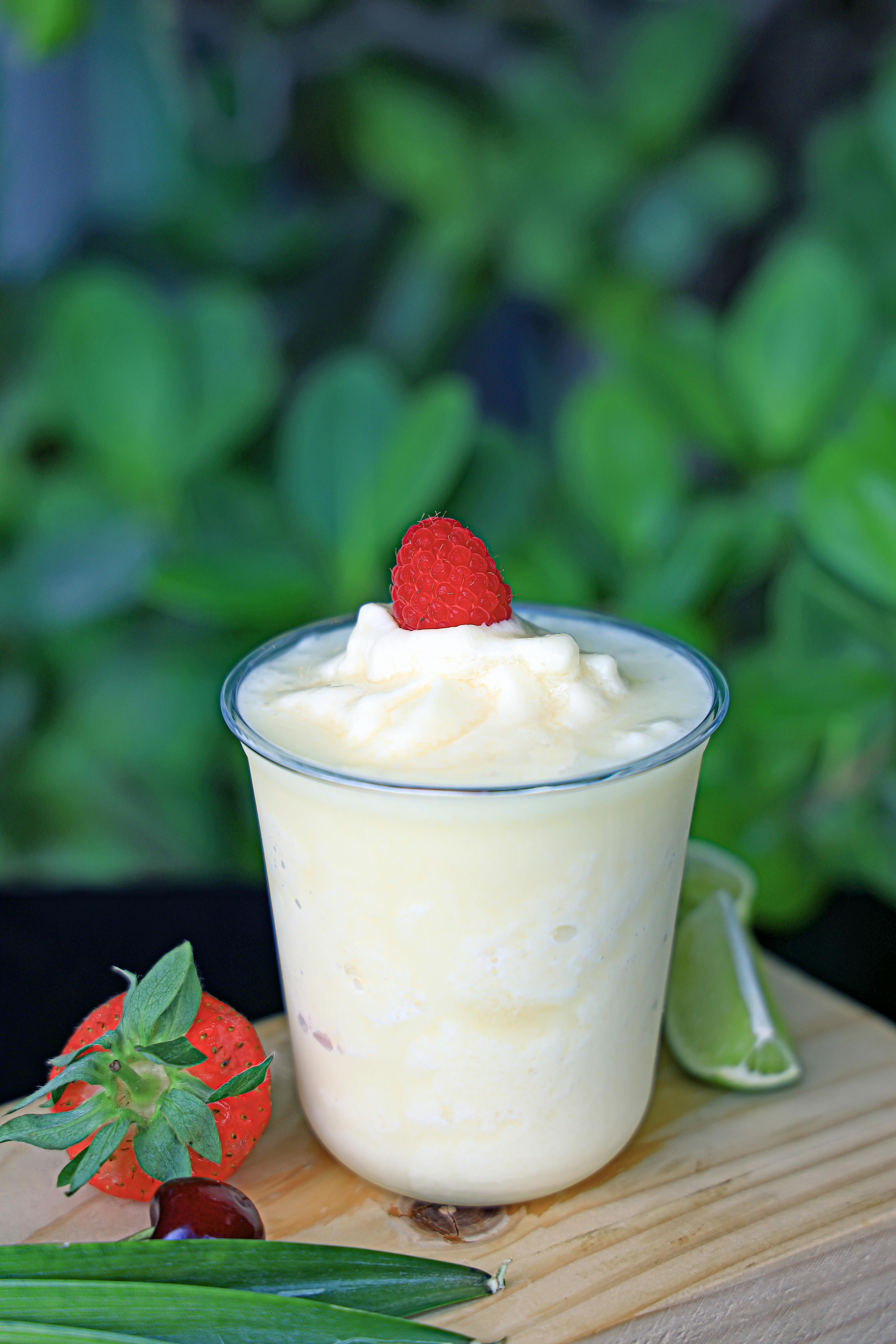 Tropisk smoothie med mango og ananas